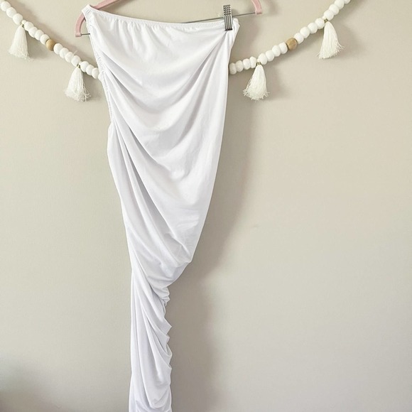 Norma Kamali Diana One-Shoulder Ruched Midi Dress - Picture 9 of 9